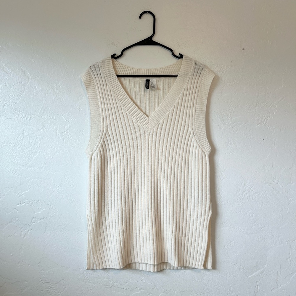 h&m beige sweater vest — size small